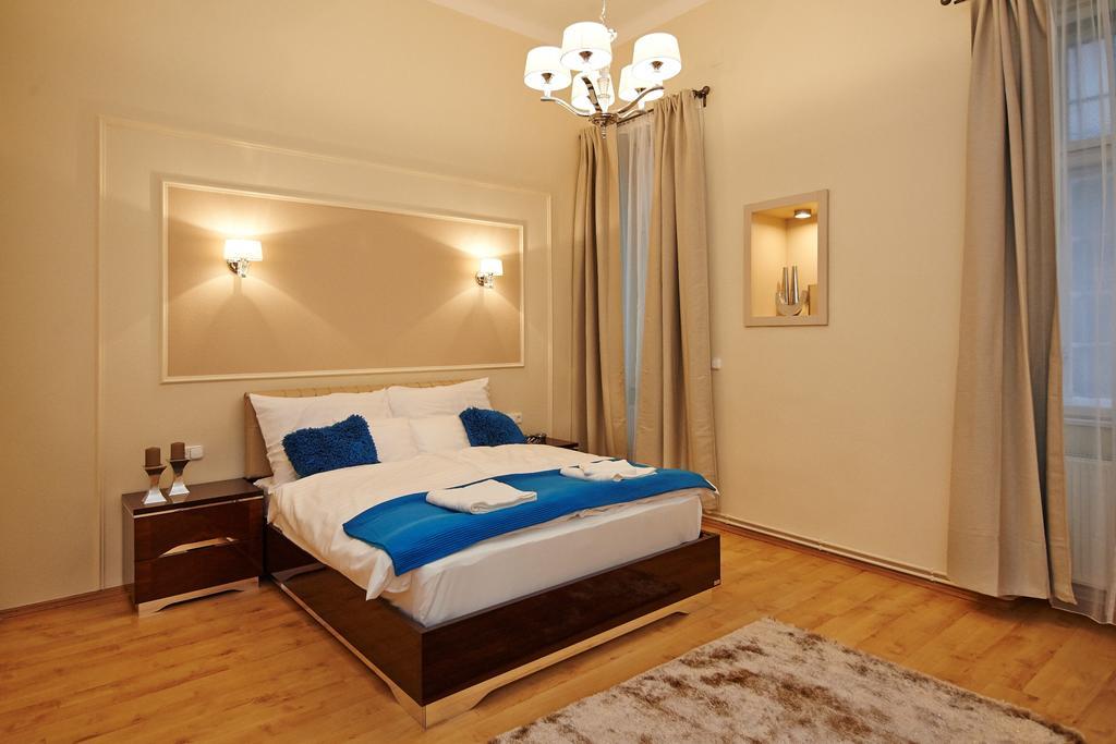 Luxury Apartment *